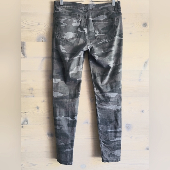 Democracy Gray Camo "Ab" Technology Stretch Waist size 6 - Picture 2 of 9